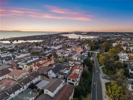 $5,250,000 | 320 Heliotrope Avenue, Corona del Mar, CA 92625