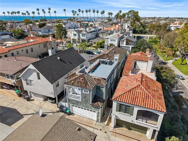 $5,250,000 | 320 Heliotrope Avenue, Corona del Mar, CA 92625