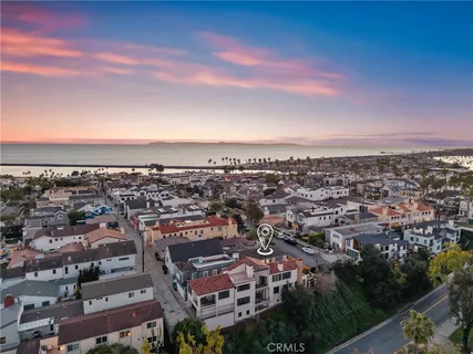 $5,250,000 | 320 Heliotrope Avenue, Corona del Mar, CA 92625