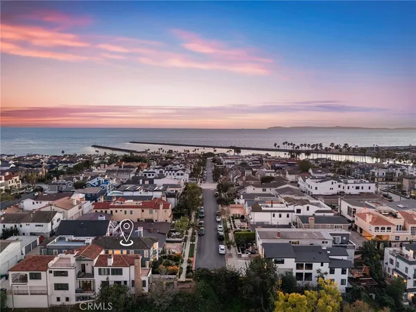 $5,250,000 | 320 Heliotrope Avenue, Corona del Mar, CA 92625