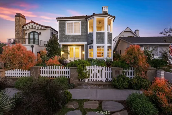 $5,250,000 | 320 Heliotrope Avenue, Corona del Mar, CA 92625