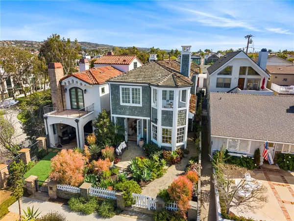 $5,250,000 | 320 Heliotrope Avenue, Corona del Mar, CA 92625