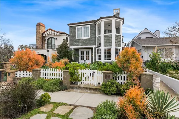 $5,250,000 | 320 Heliotrope Avenue, Corona del Mar, CA 92625