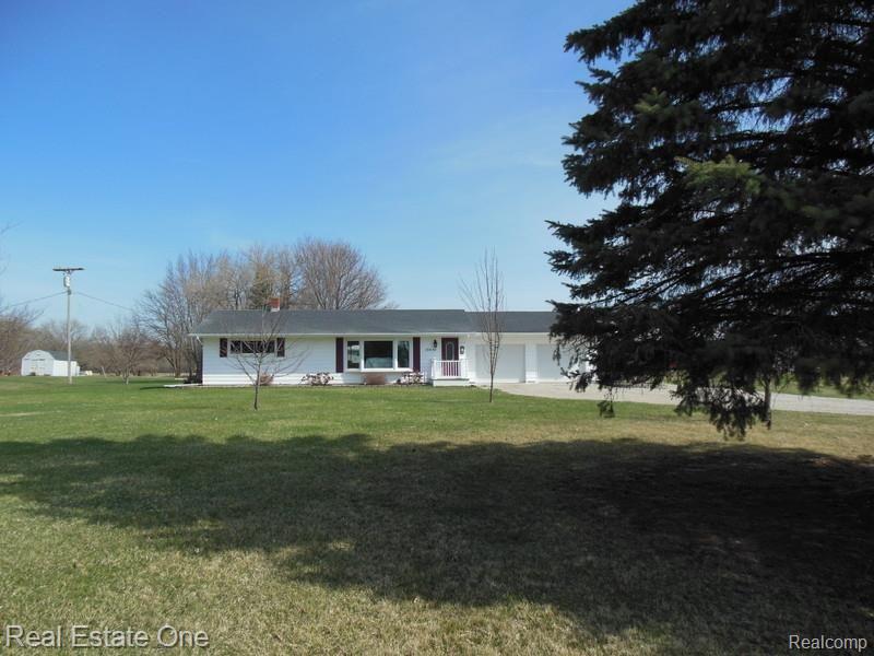10530 Converse Road Fowlerville, MI 48836 - Photo 2 of 67 Country Living