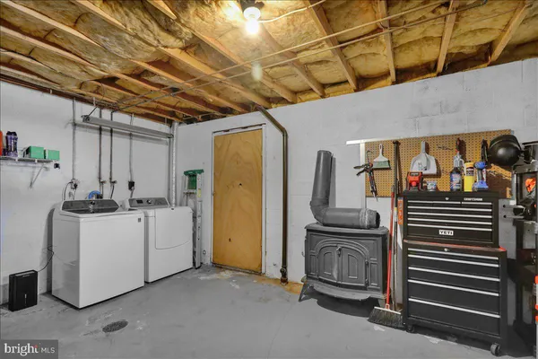 a view of a storage & utility room with washer and dryer