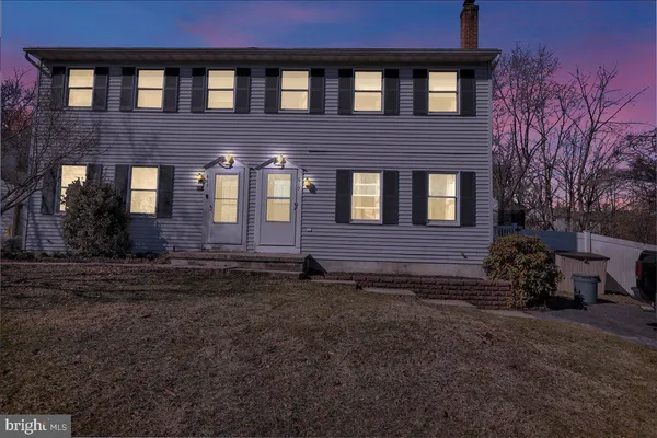 a view front of a house with a yard