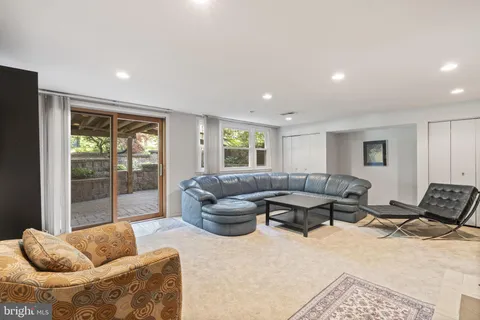 $699,900 | 8807 Hawthorne Lane, Wyndmoor, PA 19038