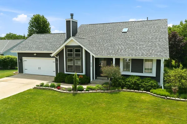 $499,999 | 4199 West Hilltop Lane, Franklin, WI 53132