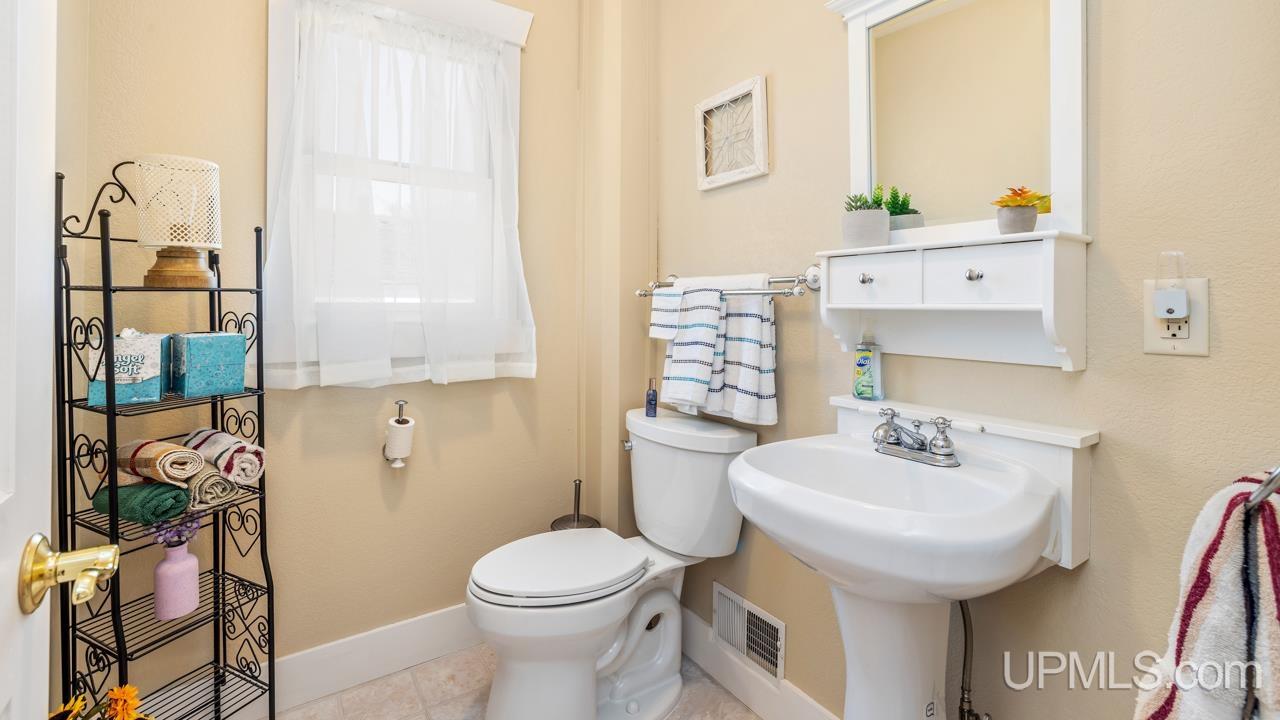 956 Main Street Niagara, WI 54151 - Photo 17 of 21 Gallery Image 17