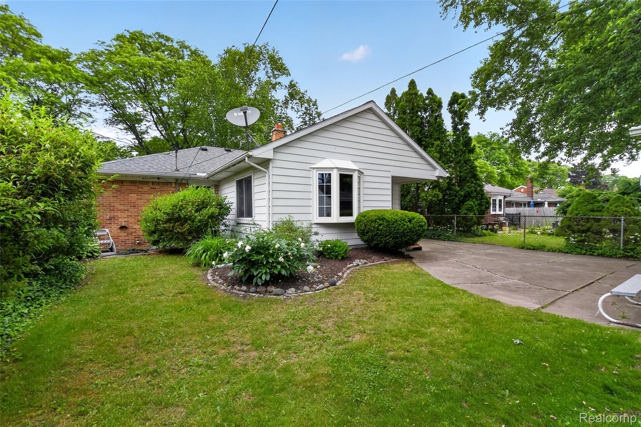 2400 Derby Road Birmingham, MI 48009 - Photo 34 of 38 40-2400-Derby-Rd-WindowStill-Real-Estate-Photography-42.jpg