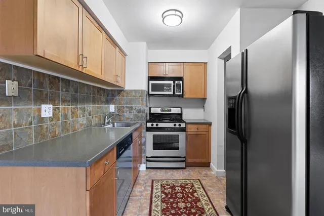 $1,690 | 4420 Briarwood Court North, Unit 44, Annandale, VA 22003