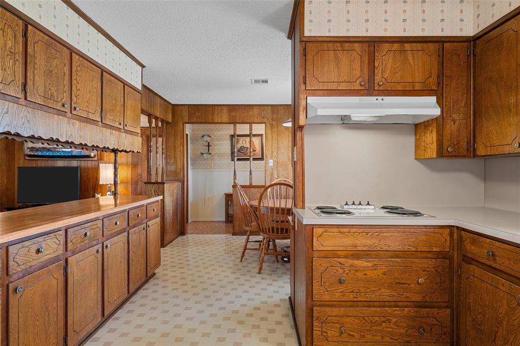 824 Iron Bridge Road Lorena, TX 76655 - Photo 11 of 36