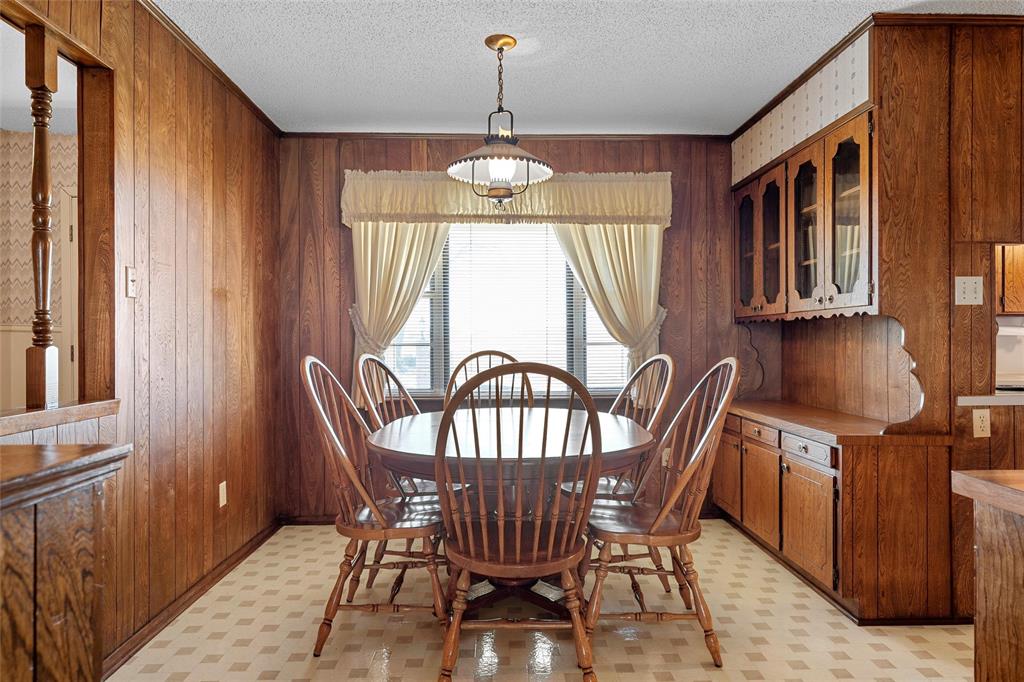 824 Iron Bridge Road Lorena, TX 76655 - Photo 5 of 36