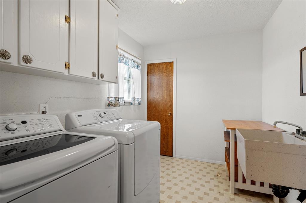 824 Iron Bridge Road Lorena, TX 76655 - Photo 10 of 36