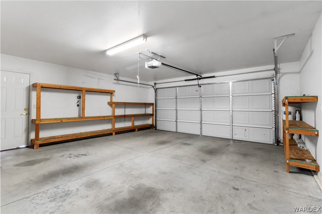2158 Ranch Road Kingman, AZ 86401 - Photo 30 of 48 a view of a garage
