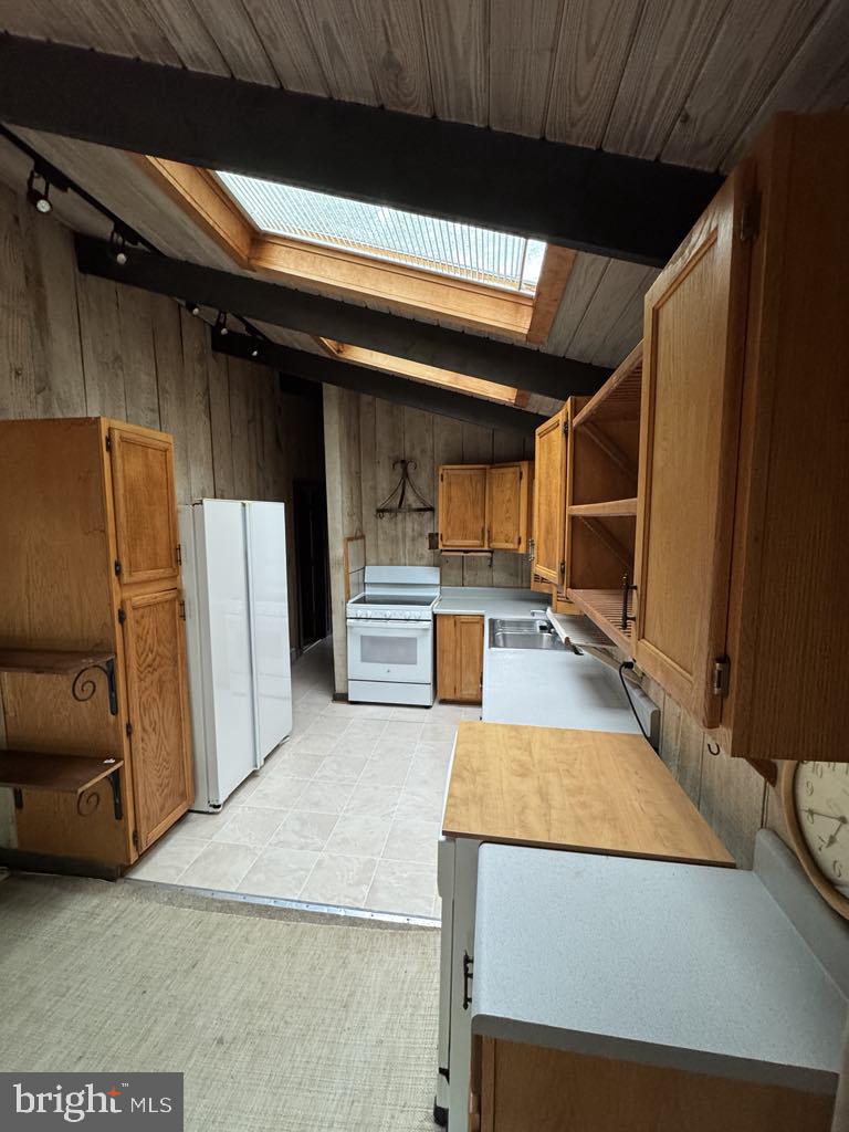 175 Howellsville Road Front Royal, VA 22630 - Photo 7 of 18 a kitchen with refrigerator and window