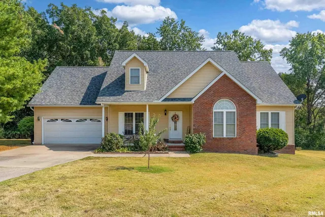 $363,000 | 145 Oakview Road, Carbondale, IL 62901