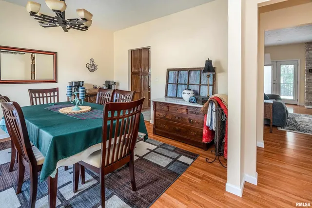 $363,000 | 145 Oakview Road, Carbondale, IL 62901