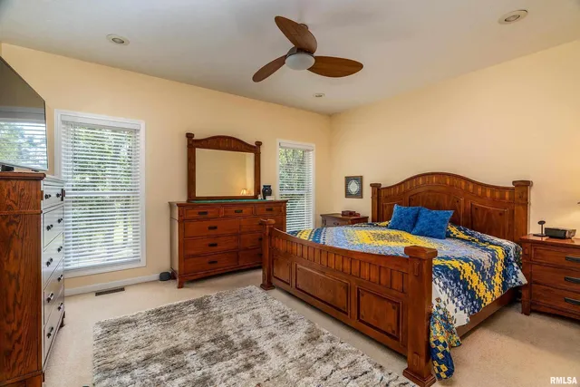 $363,000 | 145 Oakview Road, Carbondale, IL 62901