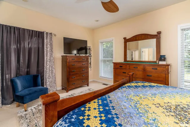 $363,000 | 145 Oakview Road, Carbondale, IL 62901