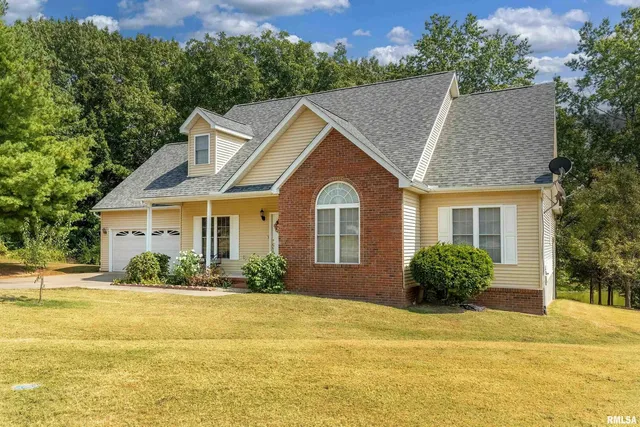 $363,000 | 145 Oakview Road, Carbondale, IL 62901