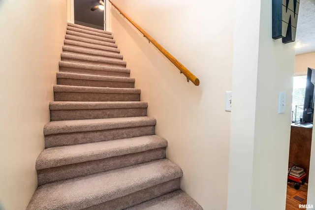 $363,000 | 145 Oakview Road, Carbondale, IL 62901