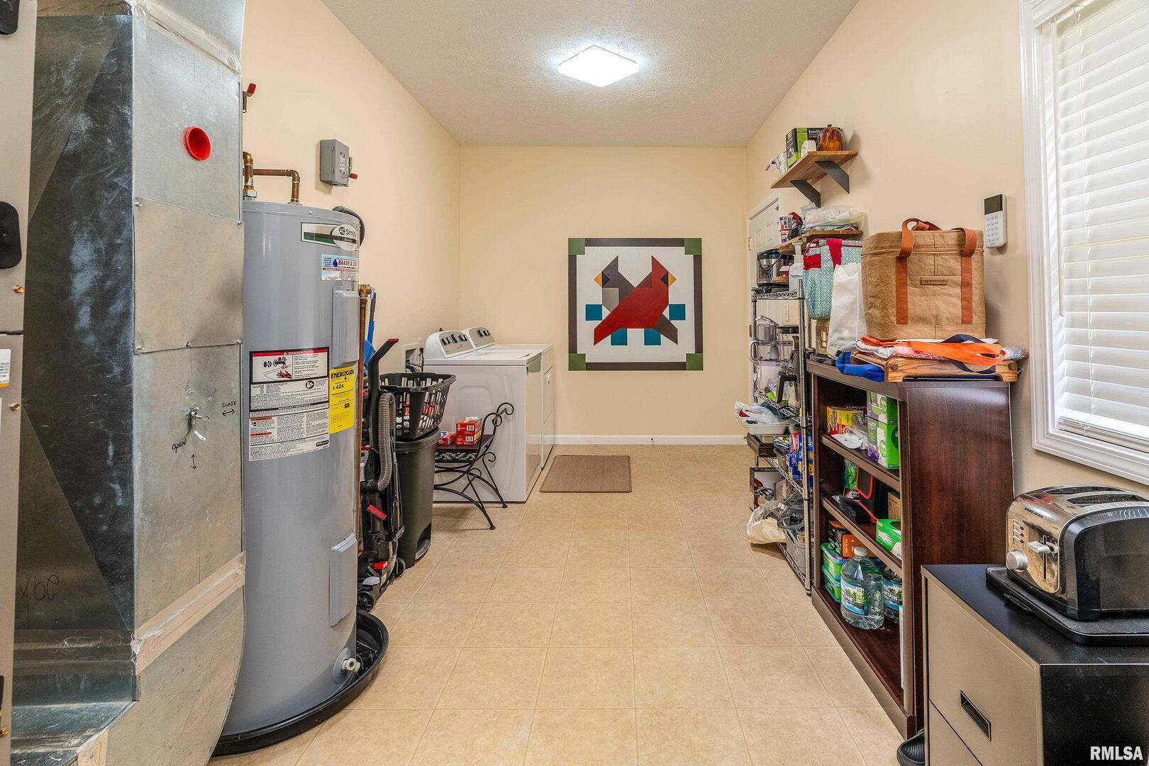 145 Oakview Road Carbondale, IL 62901 - Photo 30 of 42 a view of a room with gym equipment