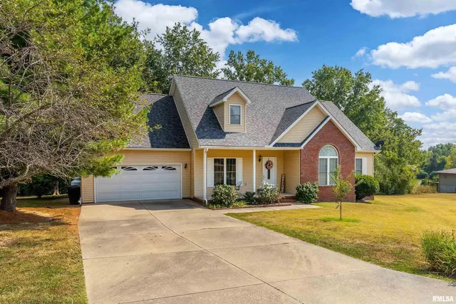 $363,000 | 145 Oakview Road, Carbondale, IL 62901