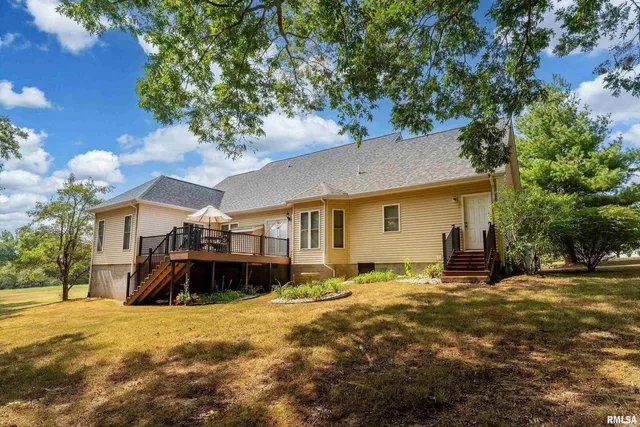 $363,000 | 145 Oakview Road, Carbondale, IL 62901