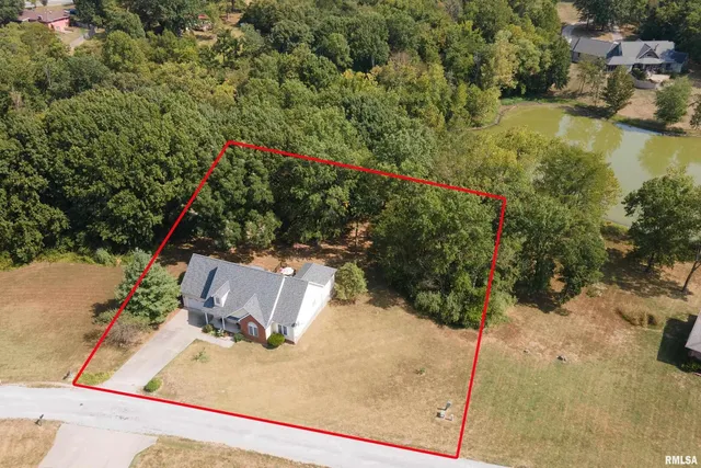 $363,000 | 145 Oakview Road, Carbondale, IL 62901