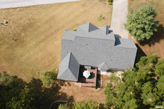 $363,000 | 145 Oakview Road, Carbondale, IL 62901