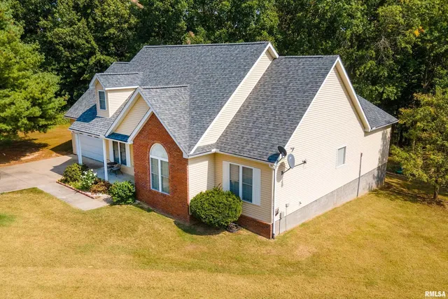 $363,000 | 145 Oakview Road, Carbondale, IL 62901