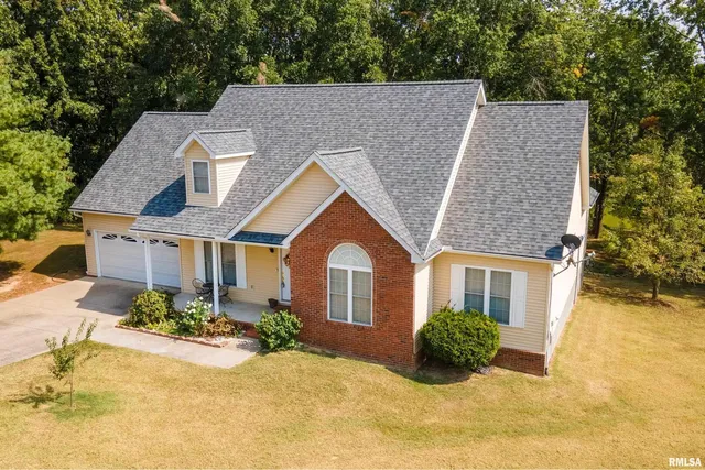 $363,000 | 145 Oakview Road, Carbondale, IL 62901