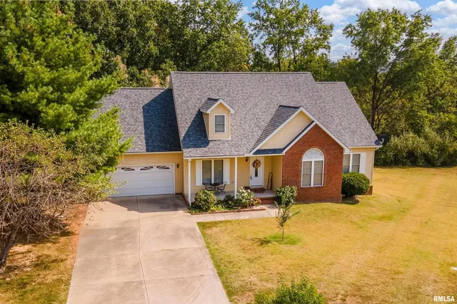 $363,000 | 145 Oakview Road, Carbondale, IL 62901