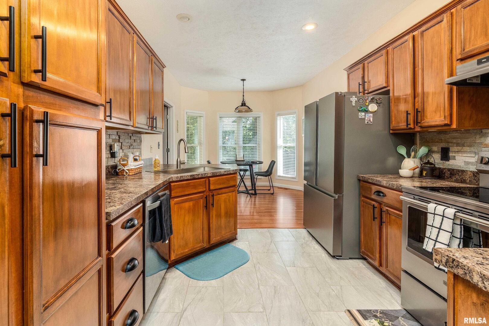145 Oakview Road Carbondale, IL 62901 - Photo 8 of 42 a kitchen with stainless steel appliances granite countertop a refrigerator a stove and a sink