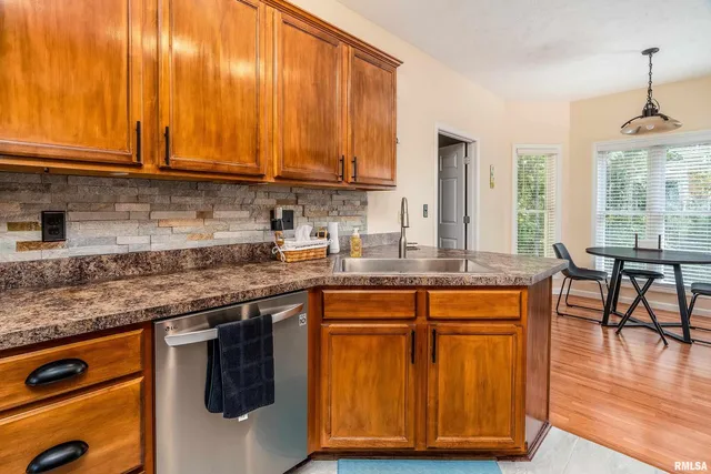 $363,000 | 145 Oakview Road, Carbondale, IL 62901