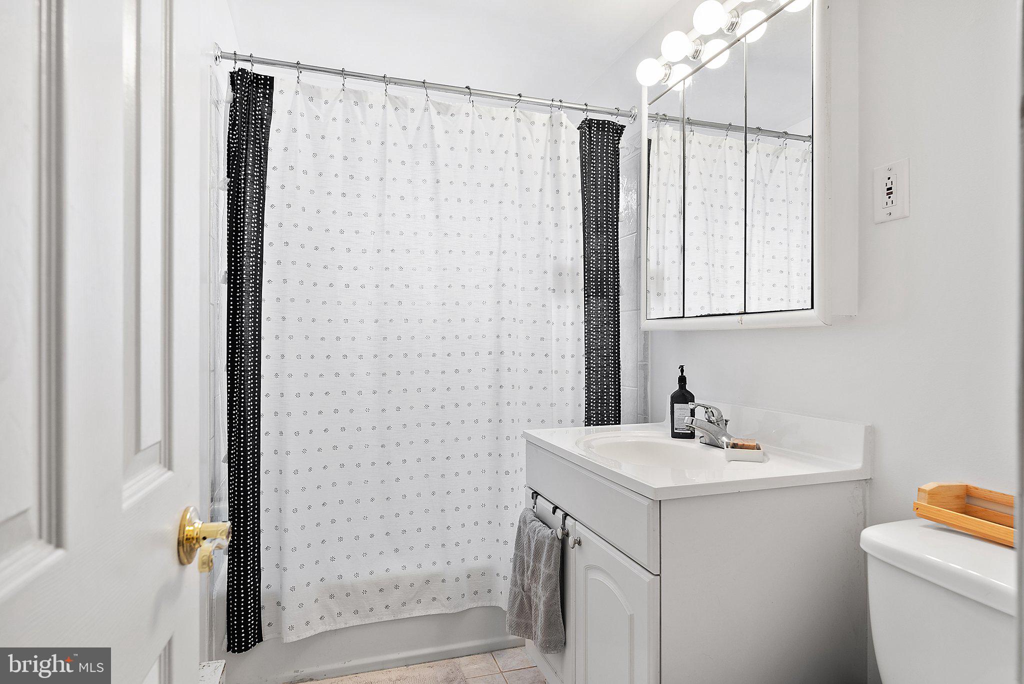 310 Haverford Road Folsom, PA 19033 - Photo 16 of 27 Full Bathroom