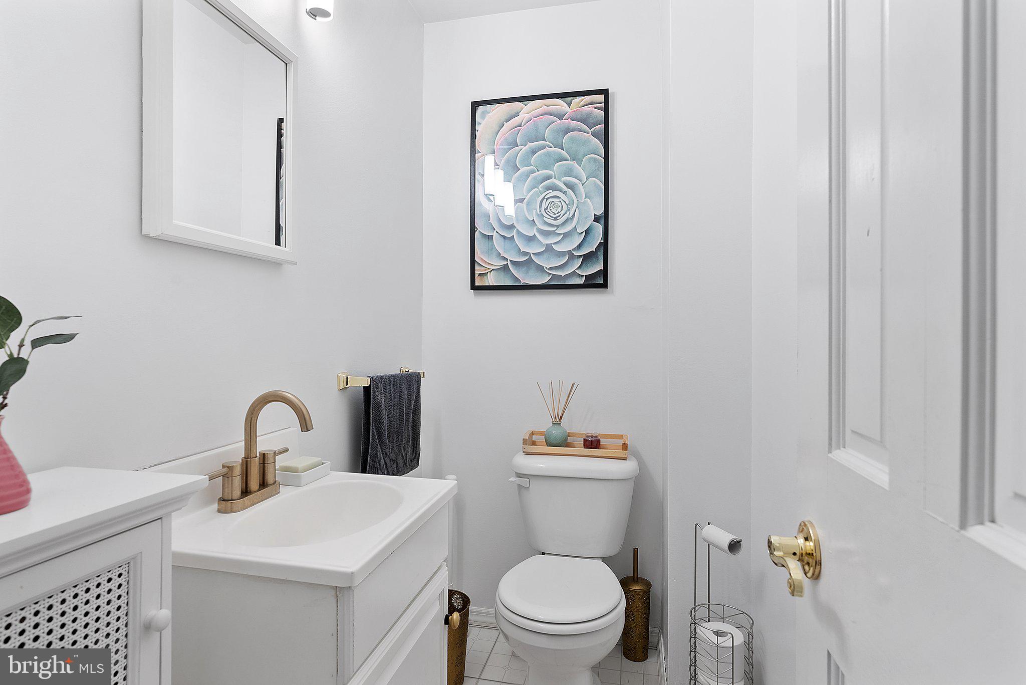 310 Haverford Road Folsom, PA 19033 - Photo 7 of 27 Powder Room