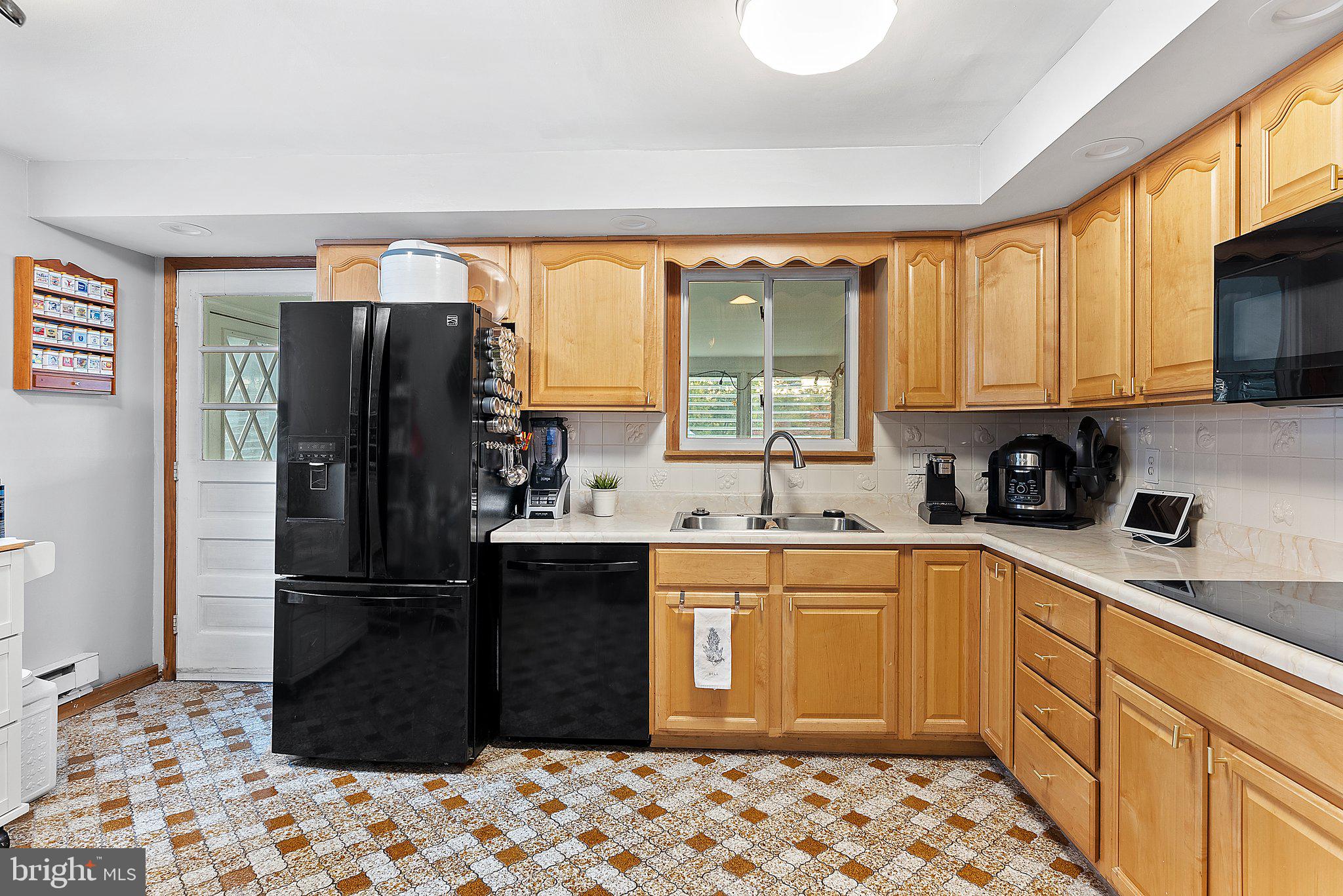 310 Haverford Road Folsom, PA 19033 - Photo 8 of 27 Kitchen