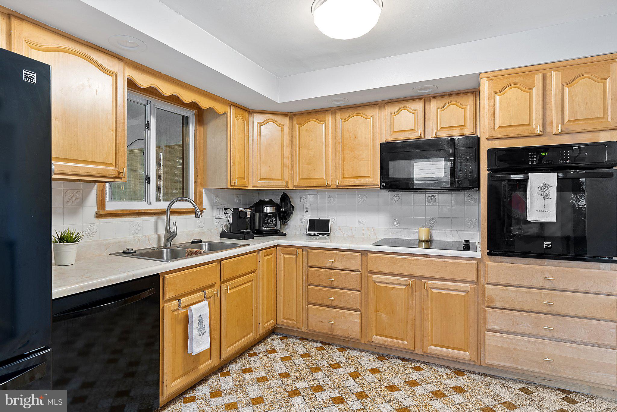 310 Haverford Road Folsom, PA 19033 - Photo 9 of 27 Kitchen