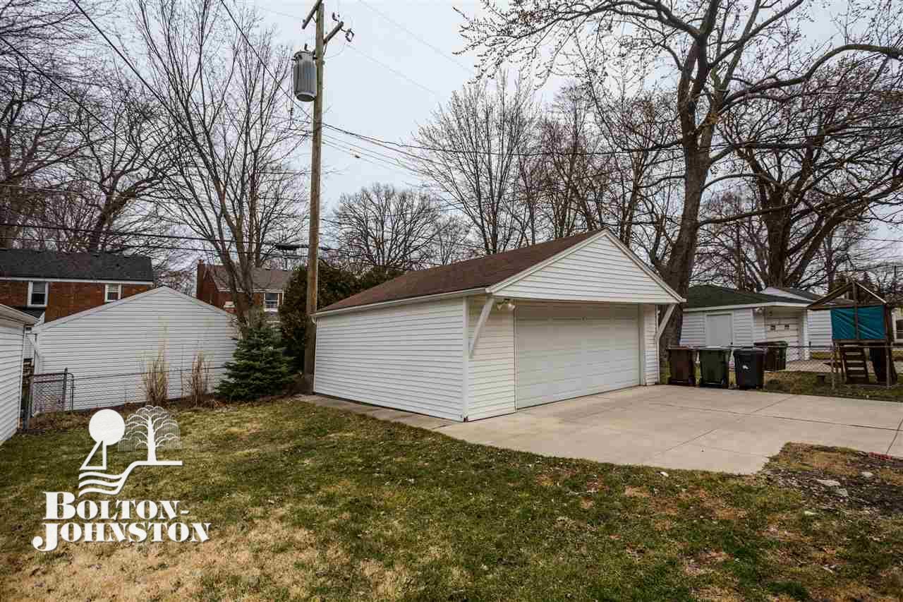 1718 Newcastle Road Grosse Pointe Woods, MI 48236 - Photo 38 of 39