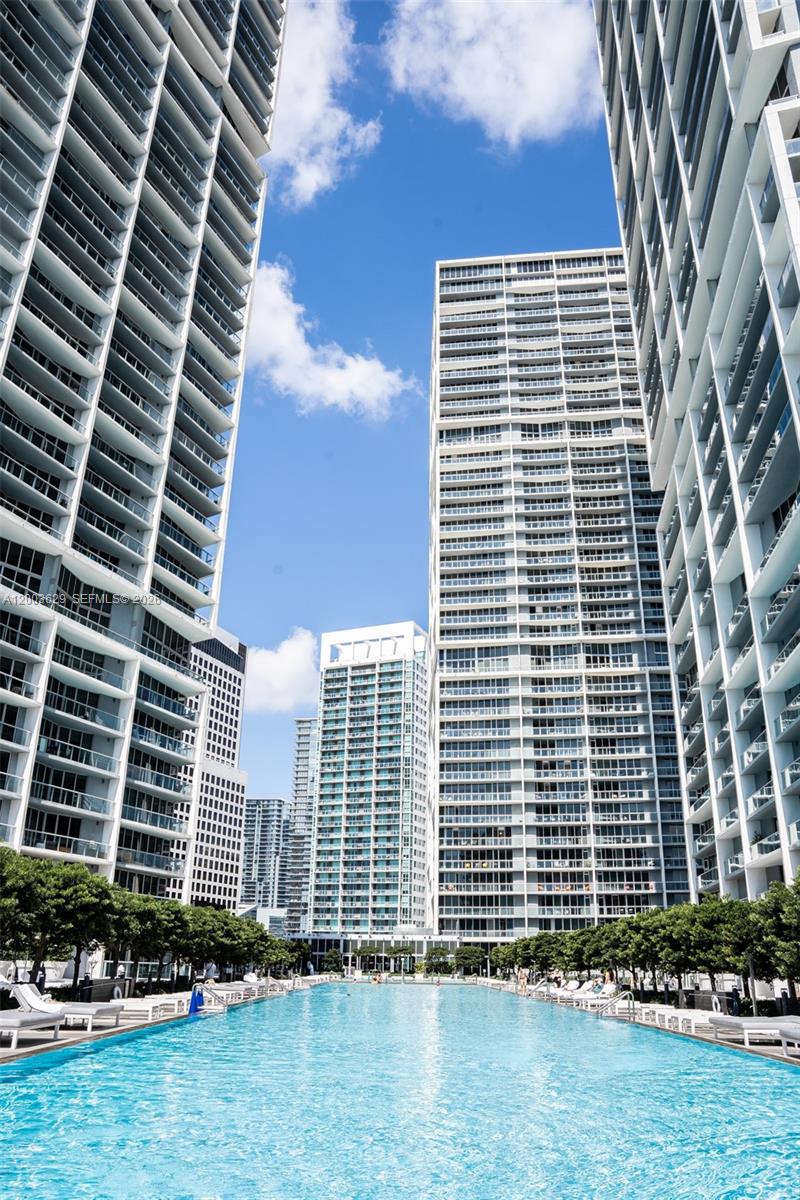 485 Brickell Avenue, Unit 4501 Miami, FL 33131 - Photo 32 of 49 a front view of a building with glass windows
