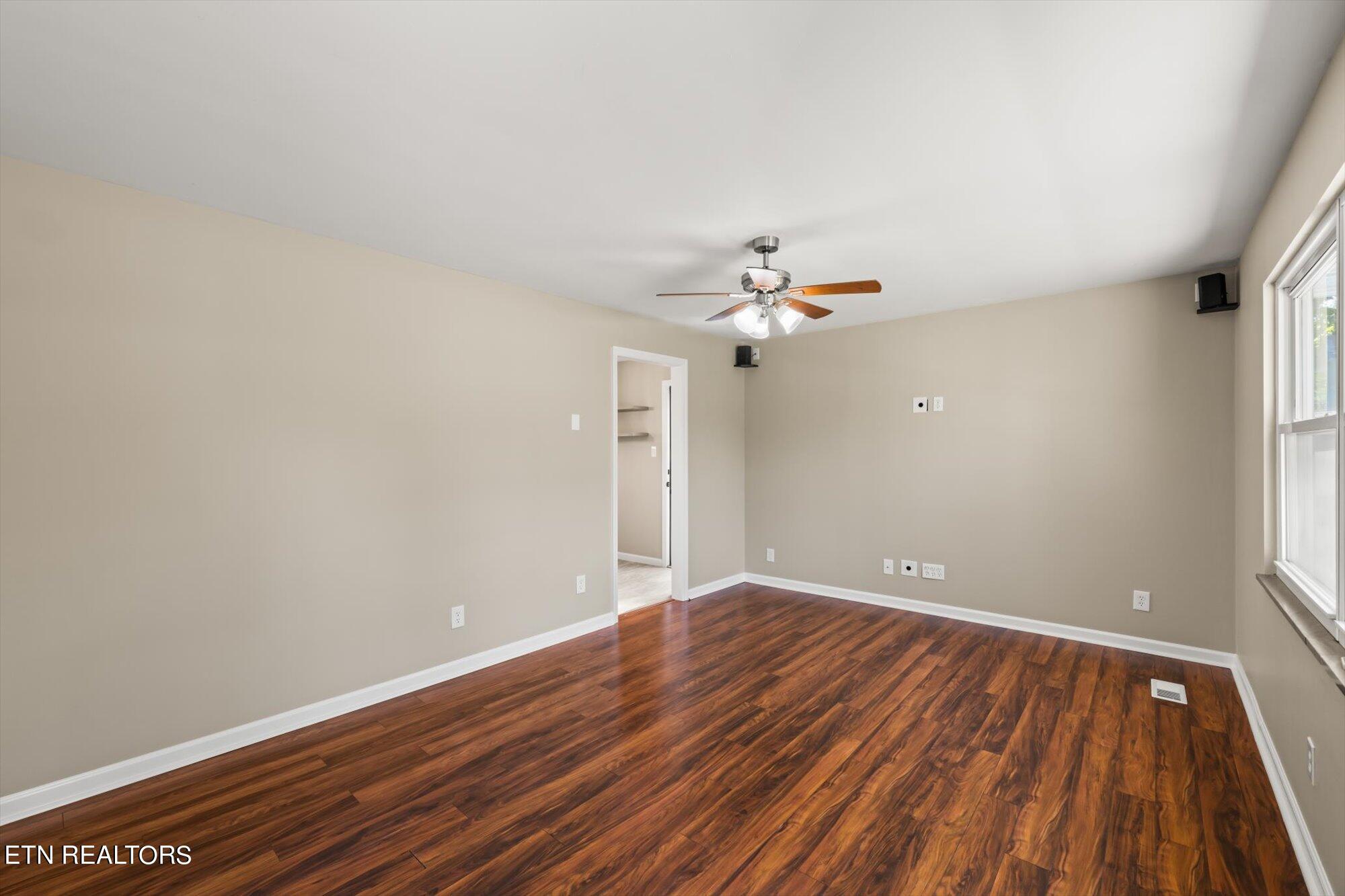 6824 Fairview Road Corryton, TN 37721 - Photo 3 of 17 03-6824-Fairview-Rd-Corryton-TN-3