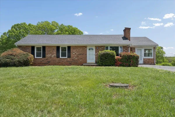 $274,900 | 2046 North Amherst Highway, Amherst, VA 24521