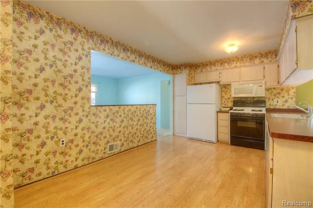 624 Merrimac Road Canton, MI 48188 - Photo 7 of 25