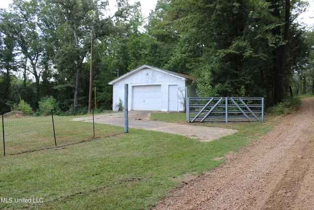 $235,000 | 137 Highway 9, Pittsboro, MS 38951