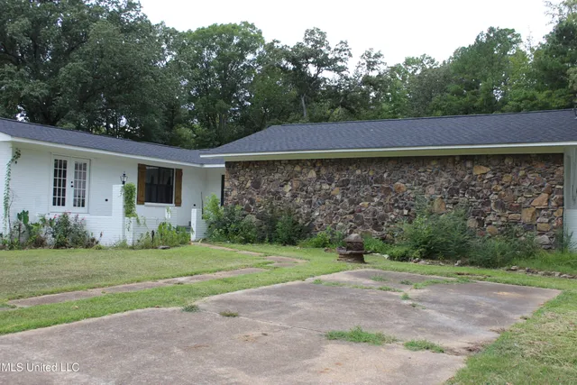 $235,000 | 137 Highway 9, Pittsboro, MS 38951