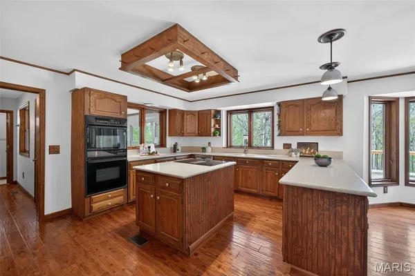$675,000 | 35 Green View Drive, Defiance, MO 63341