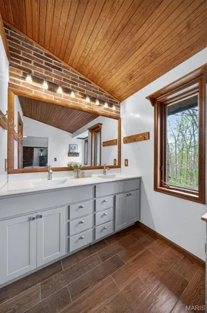 $675,000 | 35 Green View Drive, Defiance, MO 63341