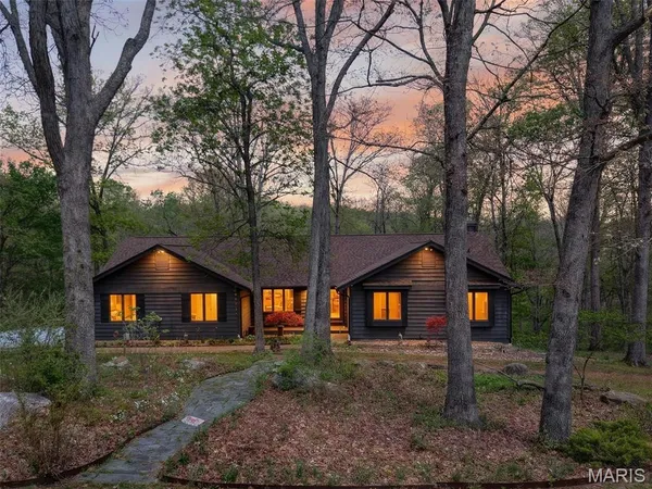 $675,000 | 35 Green View Drive, Defiance, MO 63341